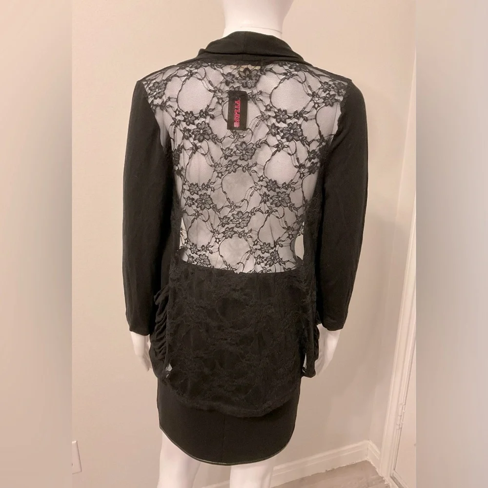 Zenana Outfitters Size M Black Open Front Short Cardigan Front Pockets Lace Back